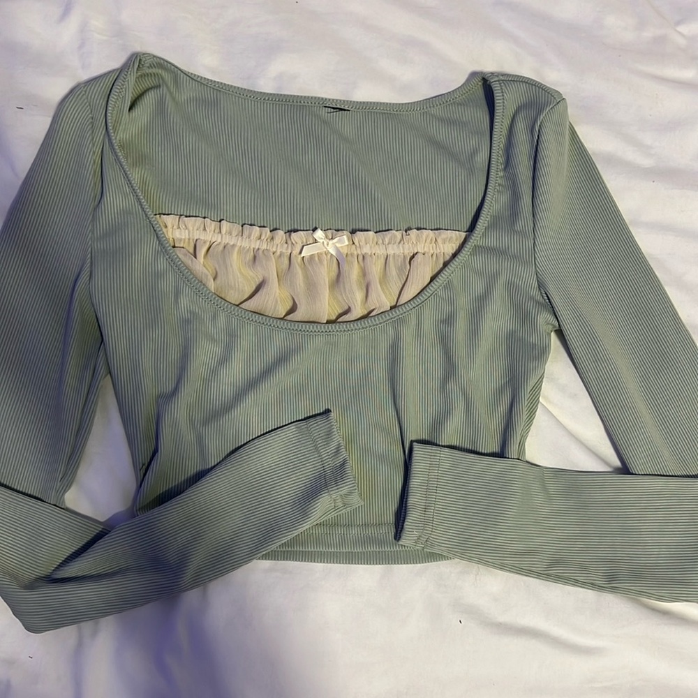 Green Long sleeve with bow